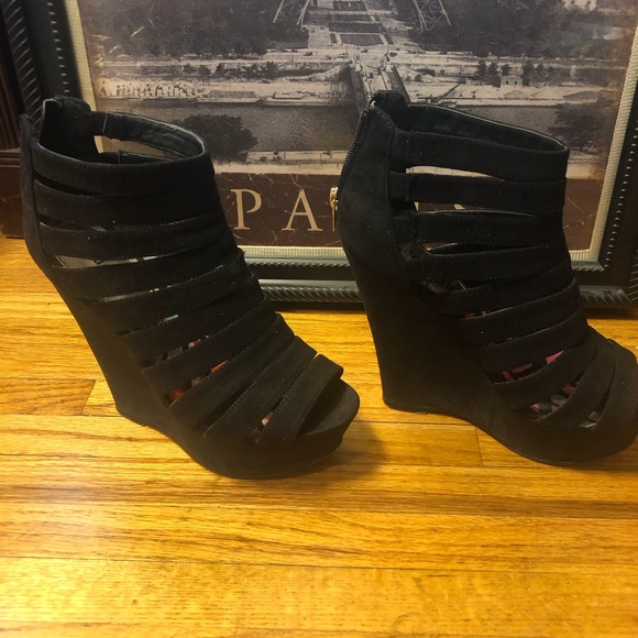 Madden Black Strappy Wedge Heels Size 7 - Picture 3 of 4